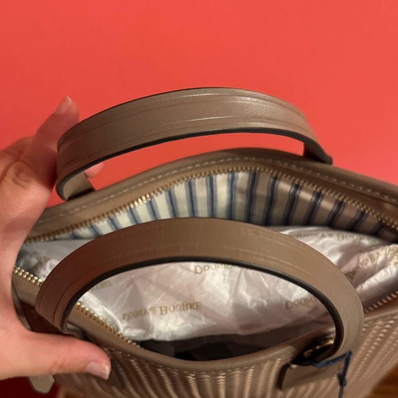 NWT DOONEY & BOURKE HANDLE TOTE PUTTY CROSSBODY HANDBAG - Picture 8 of 16